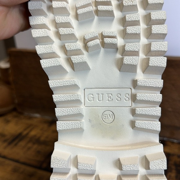 Guess combat boots 6-1/2 medium 8”tall great preowned condition - Picture 7 of 7